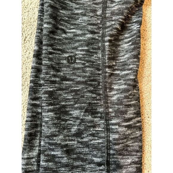 Nearly new Lululemon Exquisite legging Dramatic Static White Black / Black, $88 - Picture 6 of 7